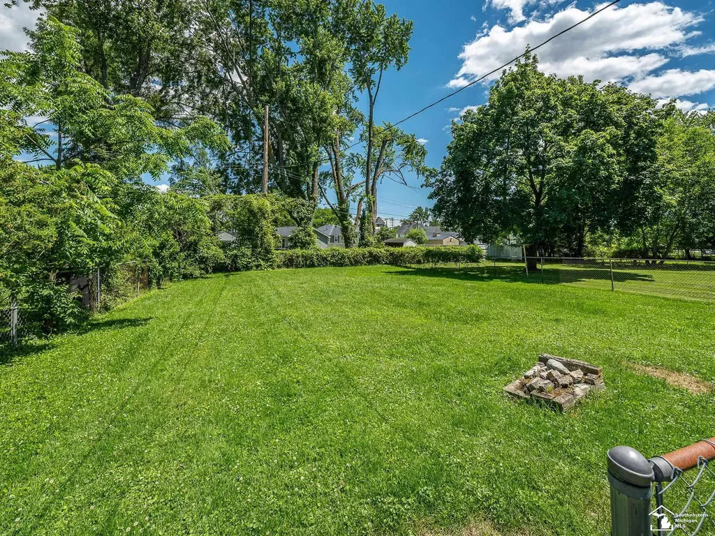 13054 Race Street South Rockwood Village MI 48179