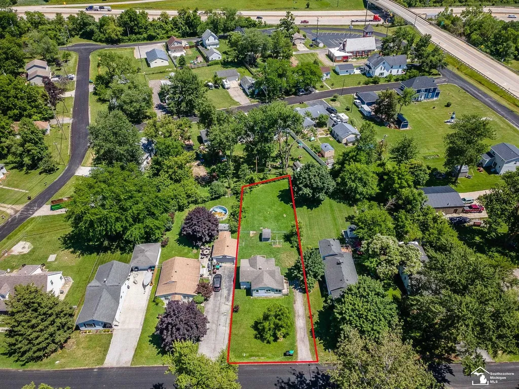 13054 Race Street South Rockwood Village MI 48179