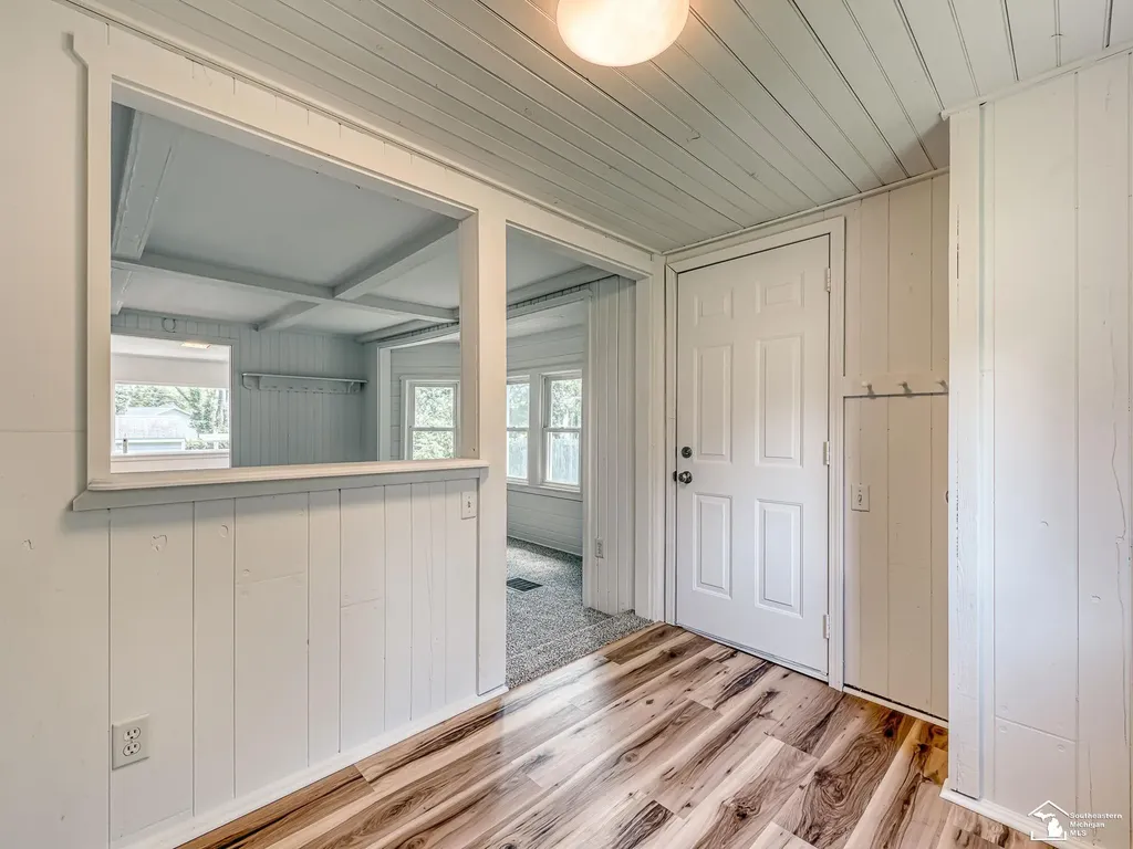 13054 Race Street South Rockwood Village MI 48179