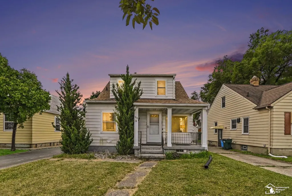 1805 W Saginaw Street Lansing City MI 48915