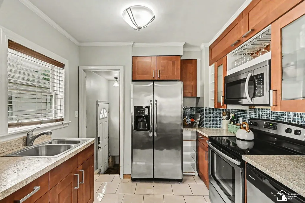 1805 W Saginaw Street Lansing City MI 48915