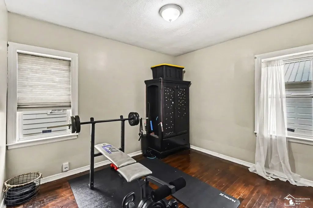 1805 W Saginaw Street Lansing City MI 48915
