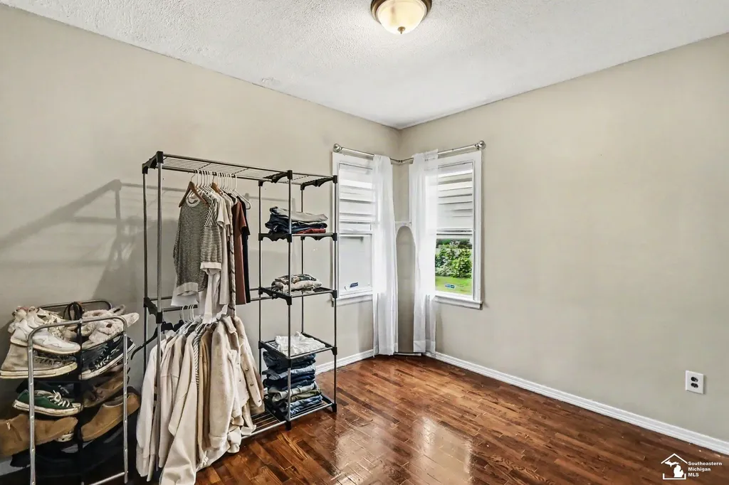 1805 W Saginaw Street Lansing City MI 48915