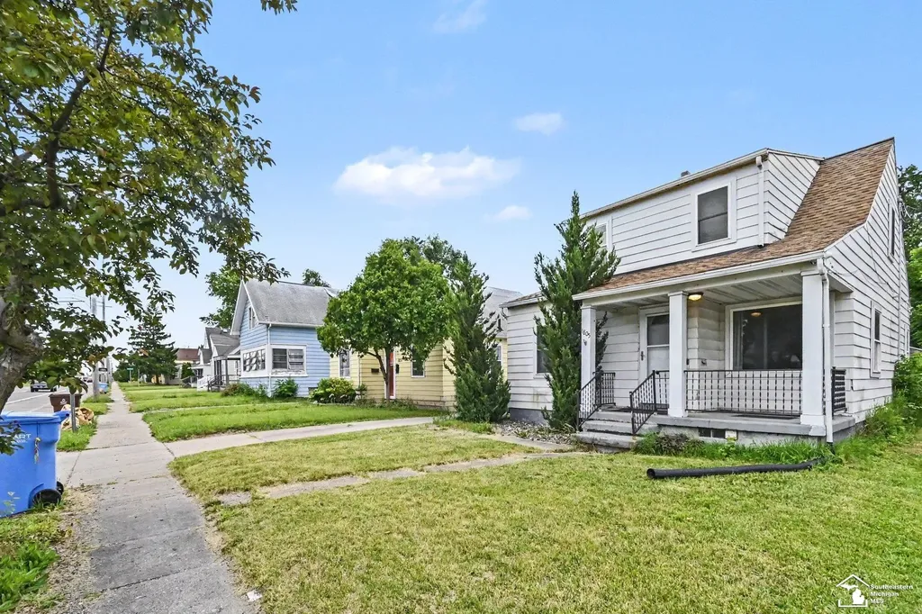 1805 W Saginaw Street Lansing City MI 48915