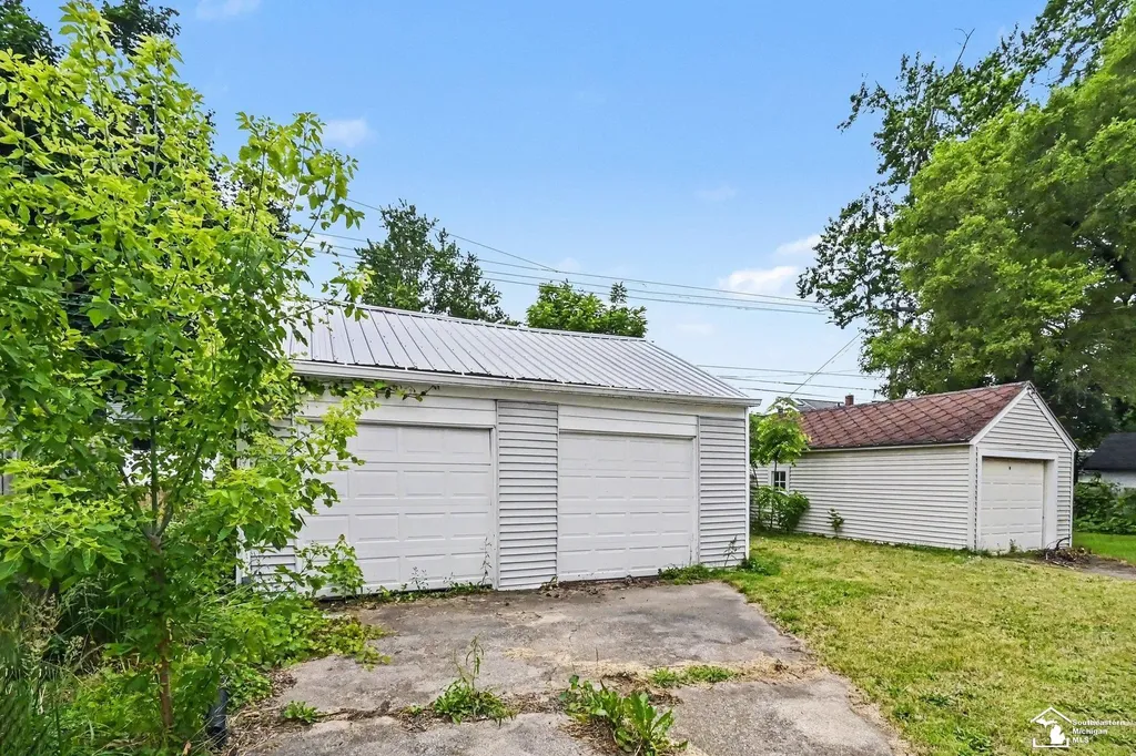 1805 W Saginaw Street Lansing City MI 48915