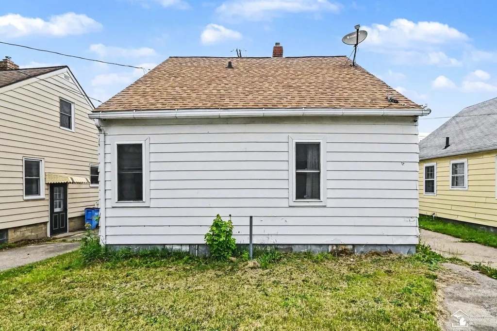 1805 W Saginaw Street Lansing City MI 48915