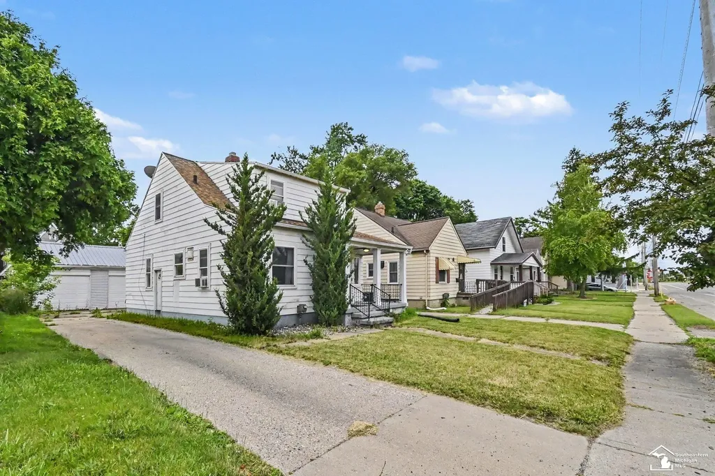 1805 W Saginaw Street Lansing City MI 48915