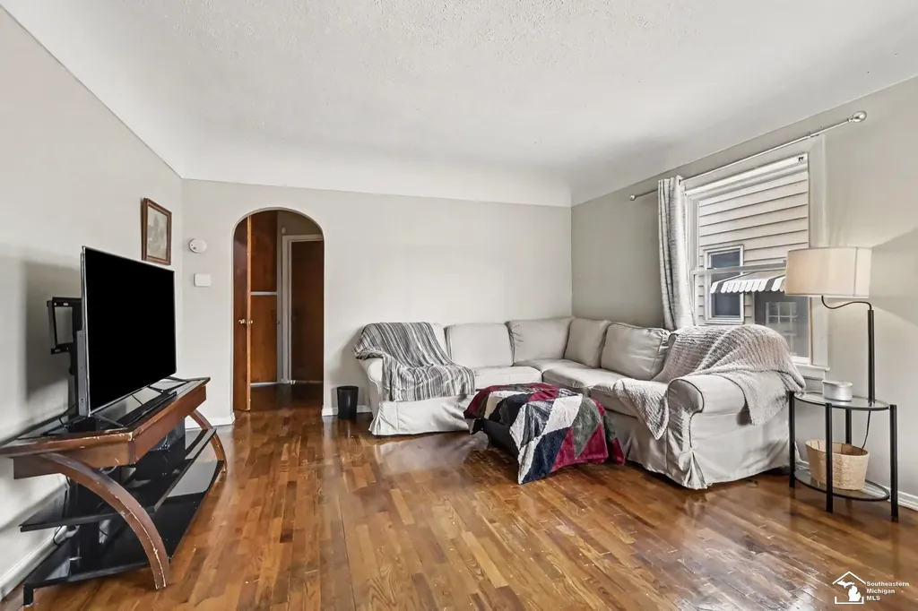 1805 W Saginaw Street Lansing City MI 48915