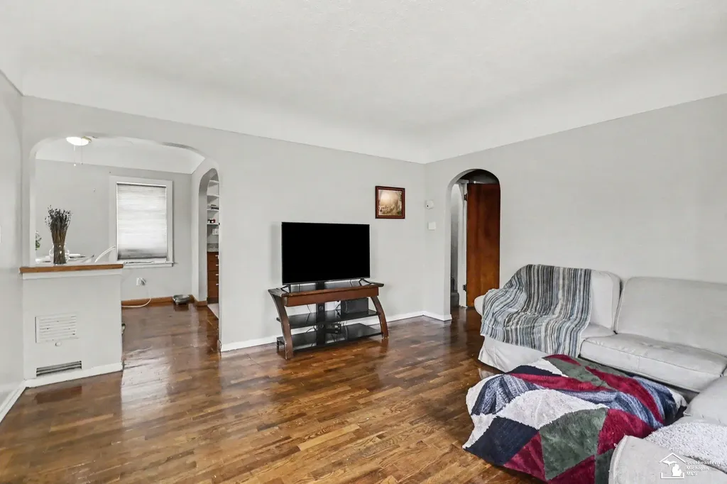 1805 W Saginaw Street Lansing City MI 48915
