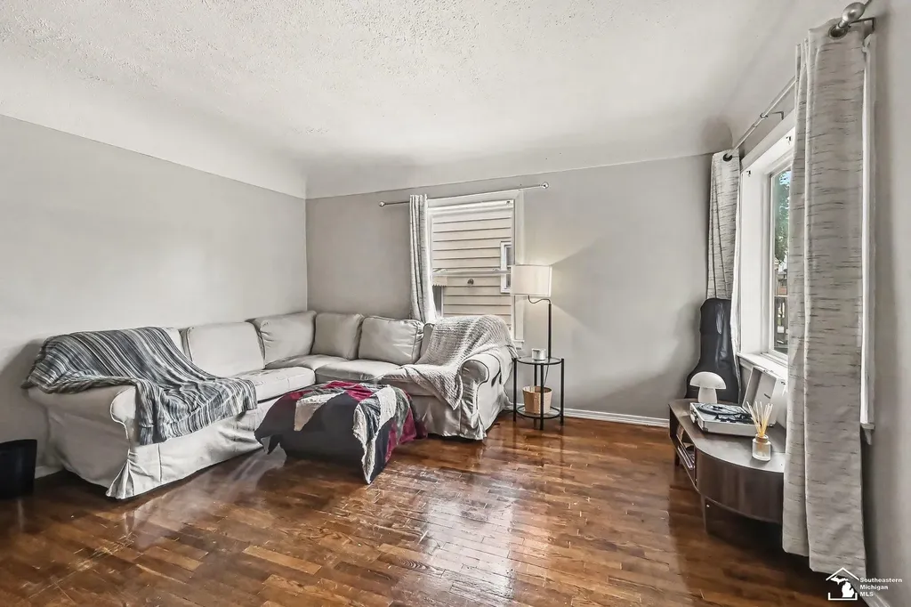 1805 W Saginaw Street Lansing City MI 48915