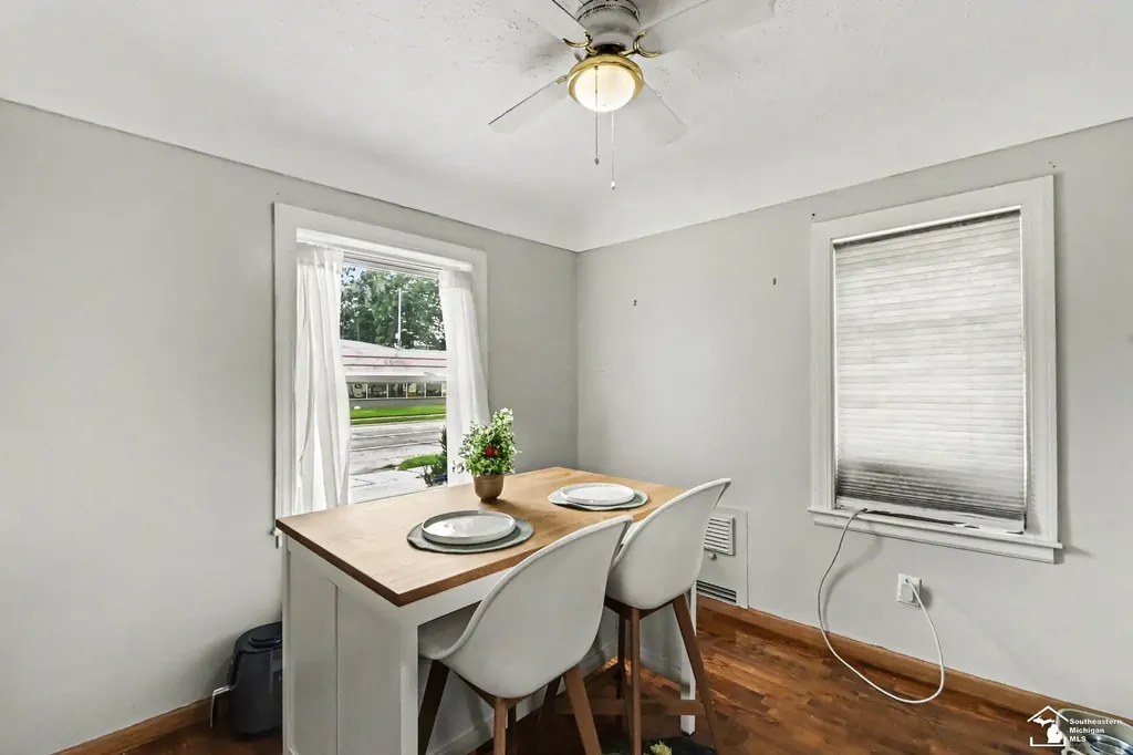 1805 W Saginaw Street Lansing City MI 48915
