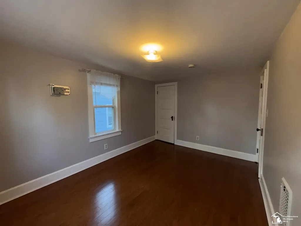 220 E Lorian Street Monroe City MI 48162