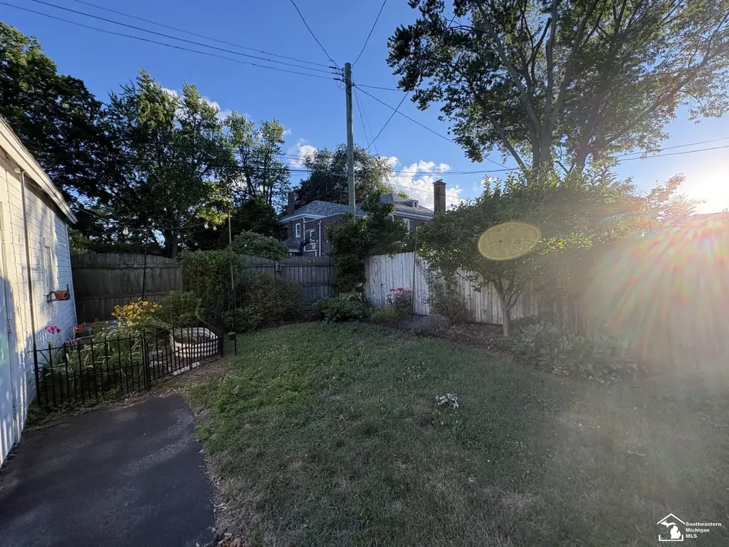 220 E Lorian Street Monroe City MI 48162
