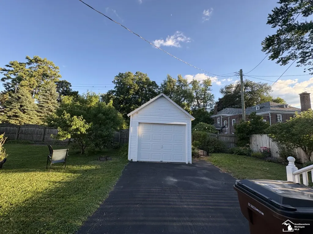 220 E Lorian Street Monroe City MI 48162
