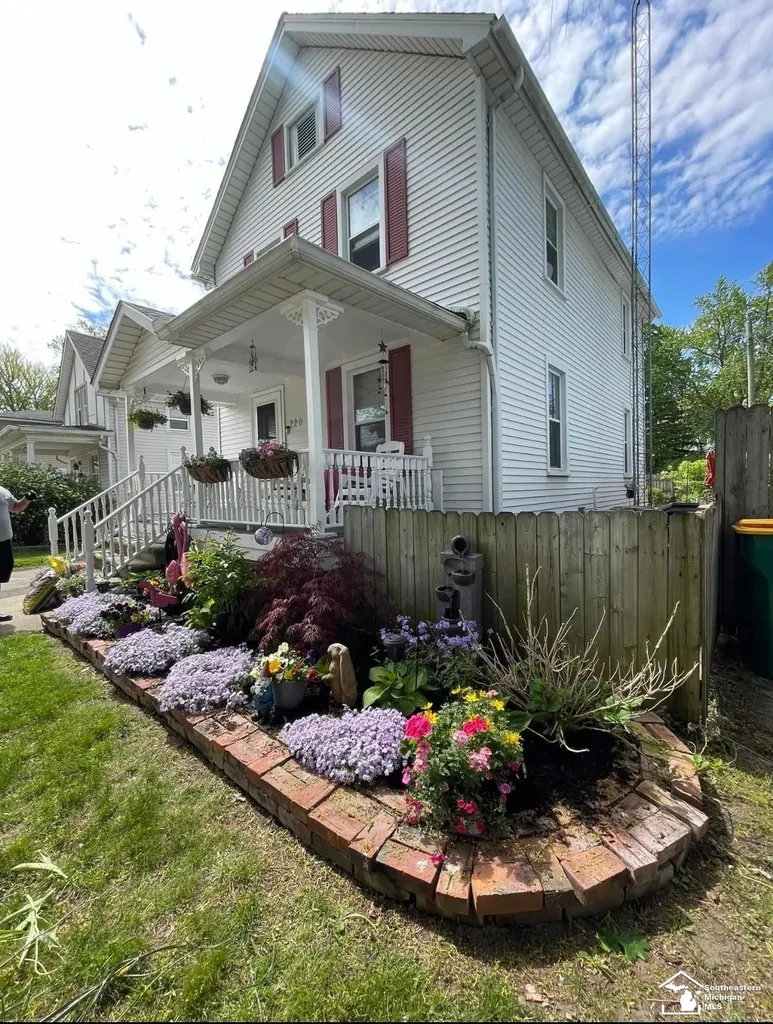 220 E Lorian Street Monroe City MI 48162