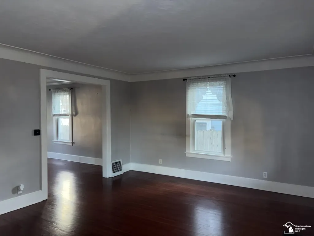 220 E Lorian Street Monroe City MI 48162