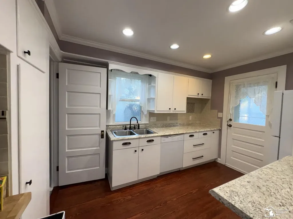 220 E Lorian Street Monroe City MI 48162