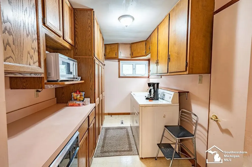 3563 1st Street Unknown City MI 48145