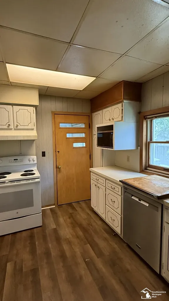 474 Riverview Avenue Monroe City MI 48162