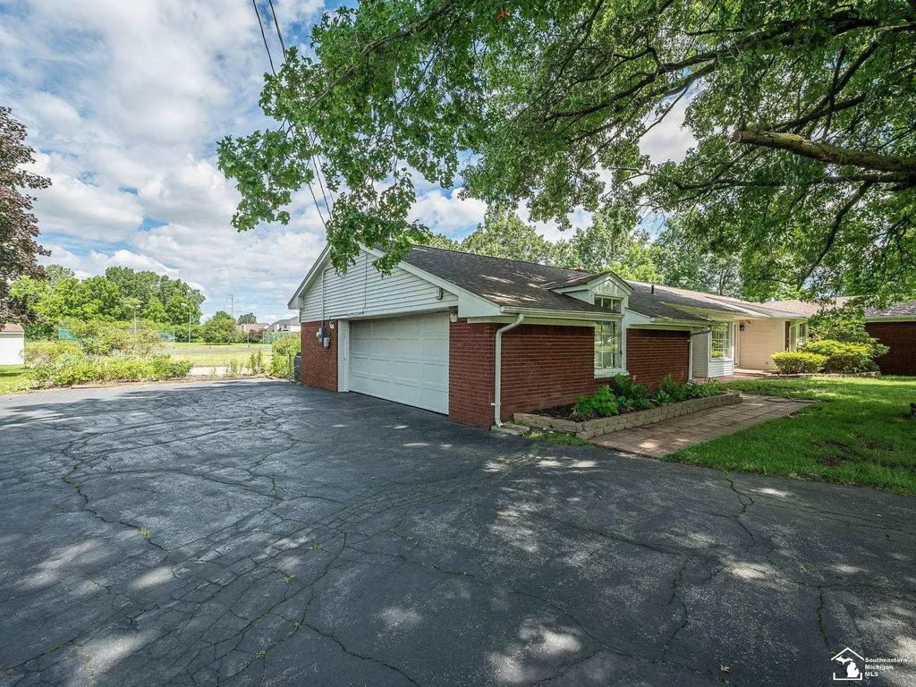 14359 S Dixie Highway Monroe Charter Township MI 48161