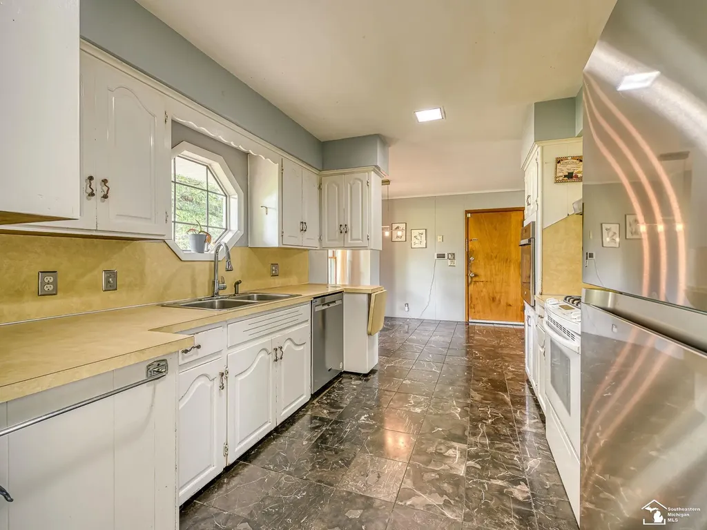 14359 S Dixie Highway Monroe Charter Township MI 48161