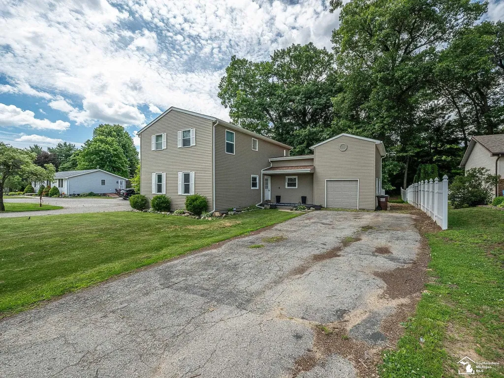 3881 E Stein Road La Salle Township MI 48145