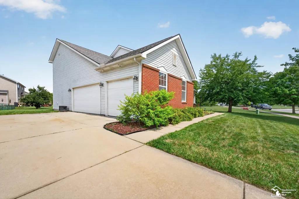 28921 Apple Blossom Drive Huron Charter Township MI 48134
