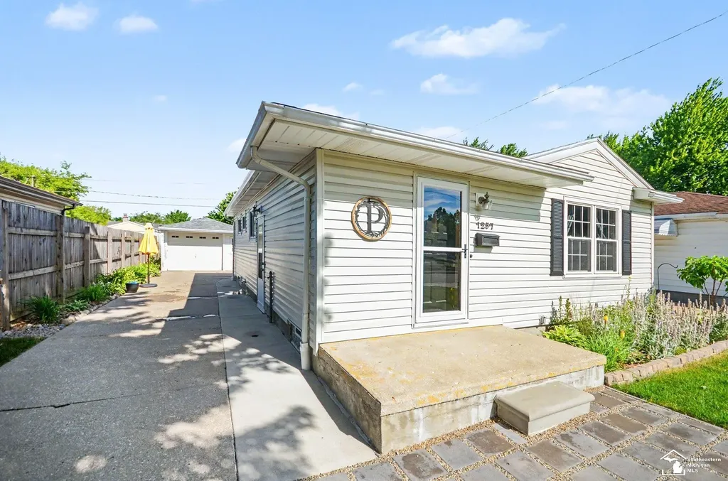 1257 Maple Avenue Monroe City MI 48162