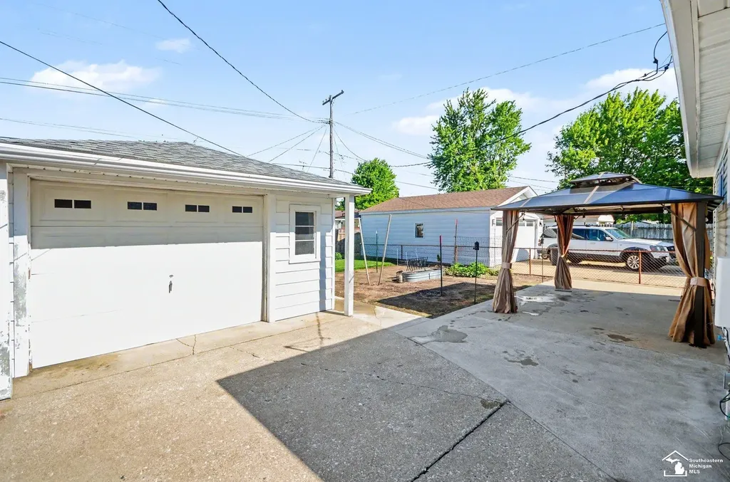 1257 Maple Avenue Monroe City MI 48162