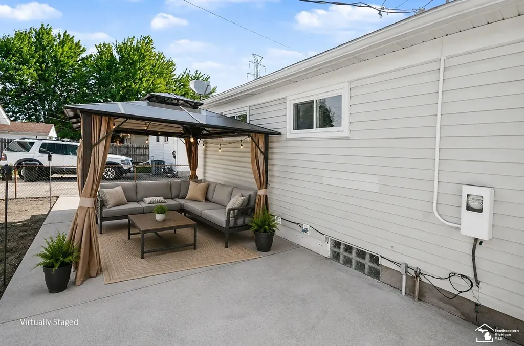 1257 Maple Avenue Monroe City MI 48162