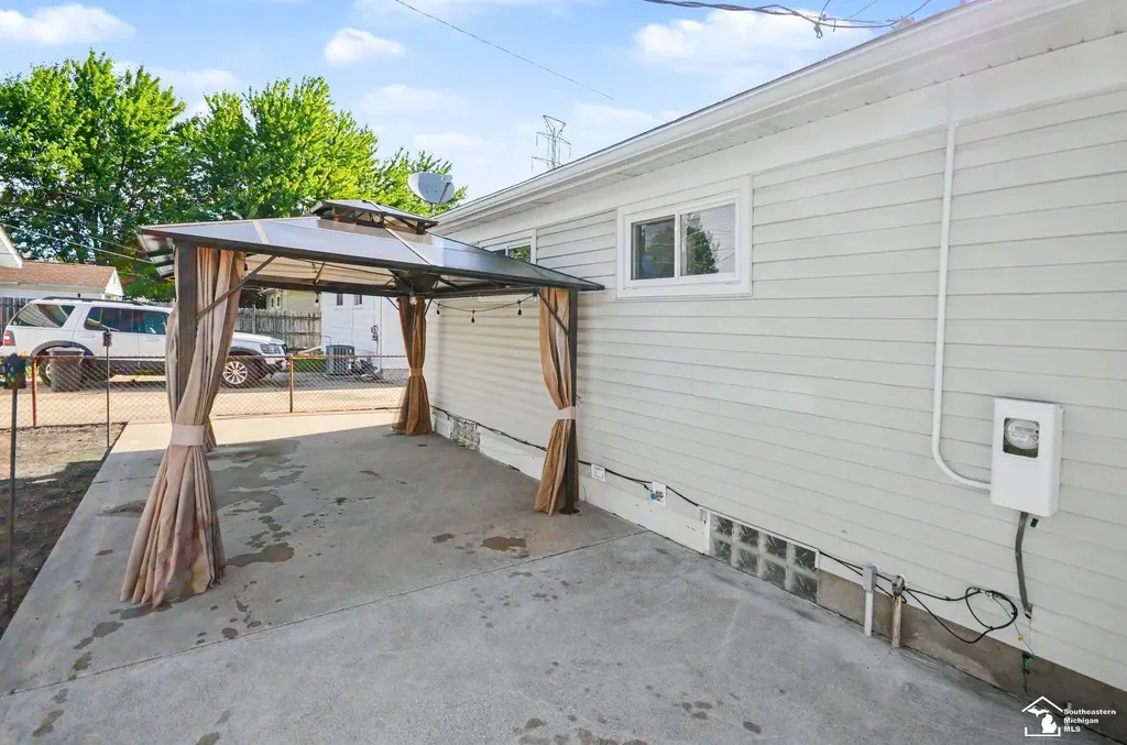 1257 Maple Avenue Monroe City MI 48162