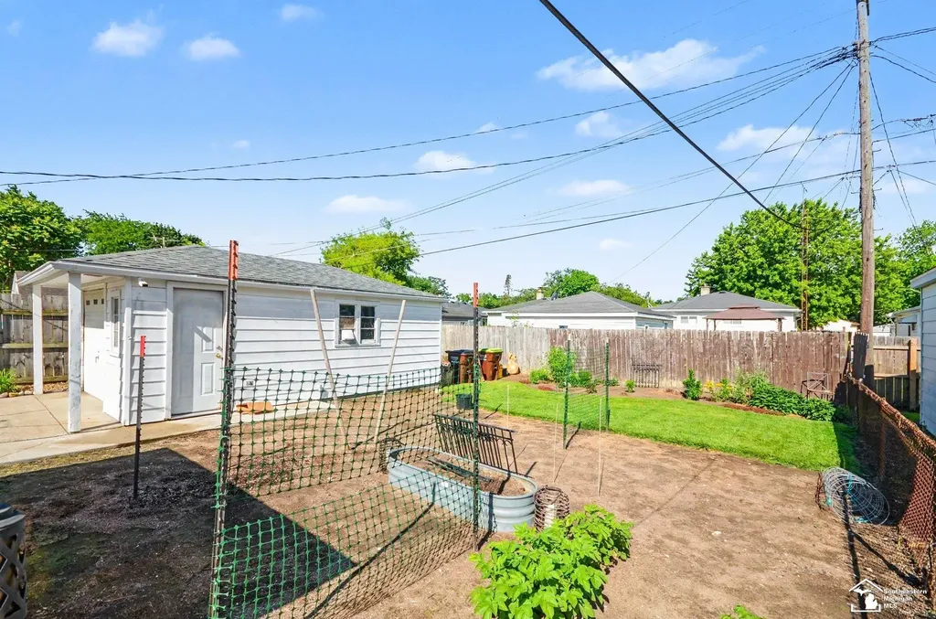 1257 Maple Avenue Monroe City MI 48162