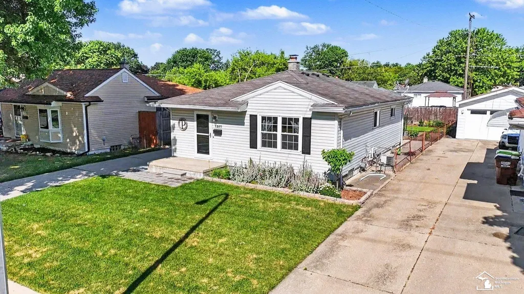1257 Maple Avenue Monroe City MI 48162