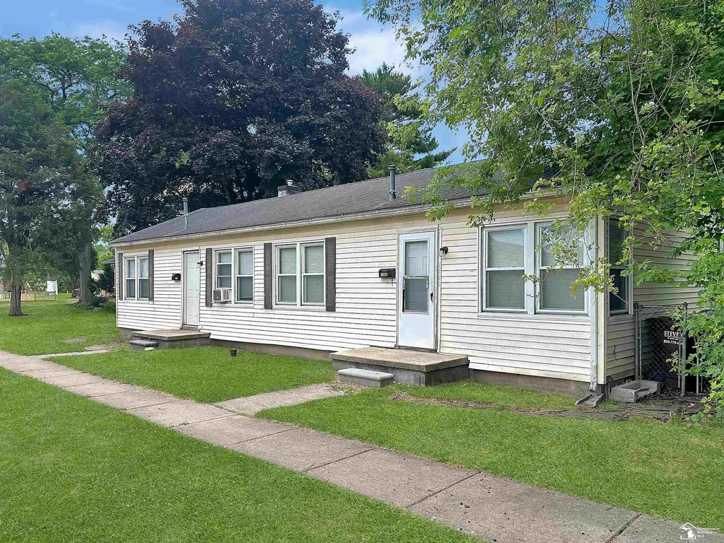 1260 E 5th Street Monroe City MI 48161