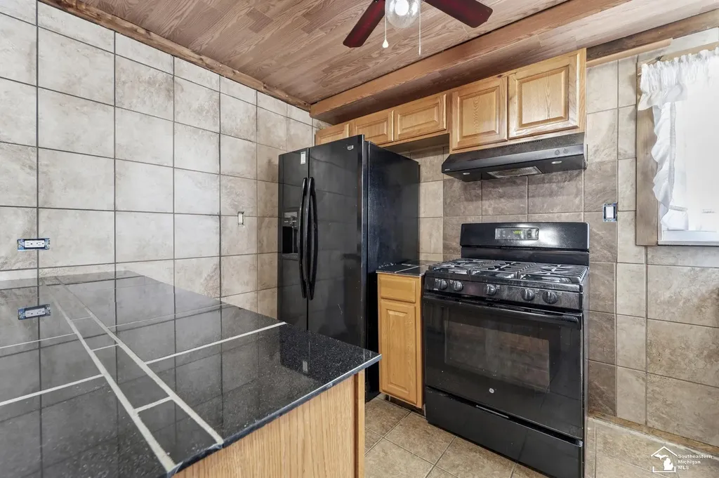 20452 Glenmore Street Redford Charter Township MI 48240