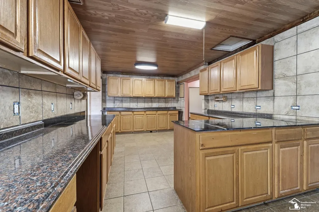 20452 Glenmore Street Redford Charter Township MI 48240