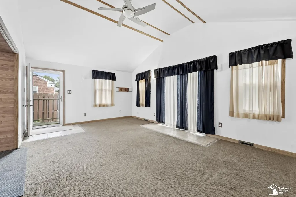 20452 Glenmore Street Redford Charter Township MI 48240