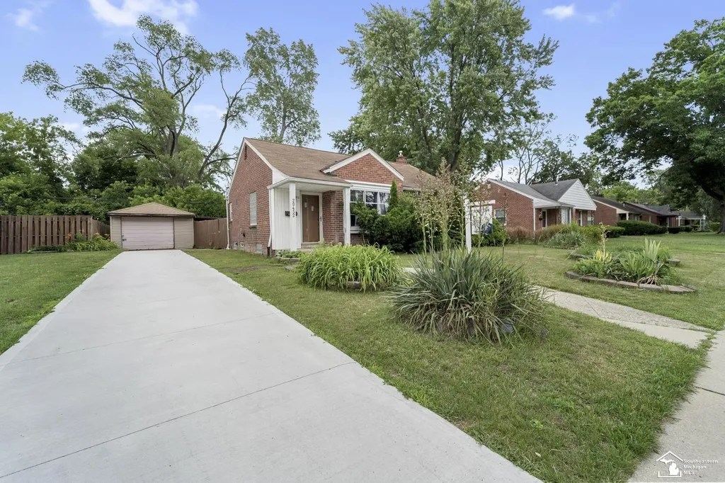 20452 Glenmore Street Redford Charter Township MI 48240