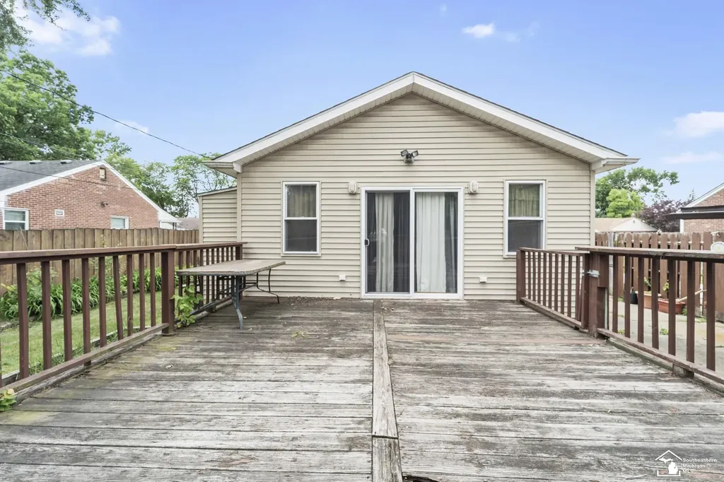 20452 Glenmore Street Redford Charter Township MI 48240