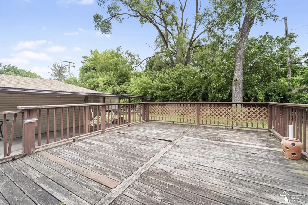 20452 Glenmore Street Redford Charter Township MI 48240