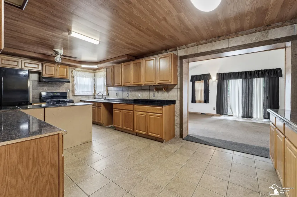 20452 Glenmore Street Redford Charter Township MI 48240