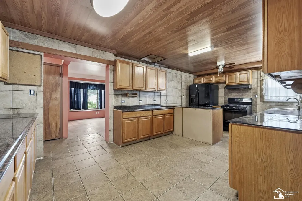 20452 Glenmore Street Redford Charter Township MI 48240