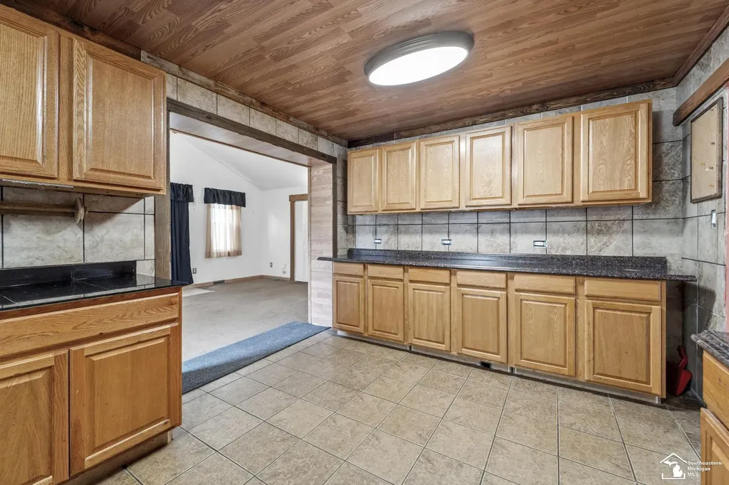 20452 Glenmore Street Redford Charter Township MI 48240