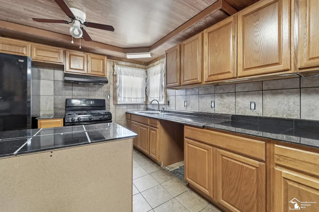 20452 Glenmore Street Redford Charter Township MI 48240