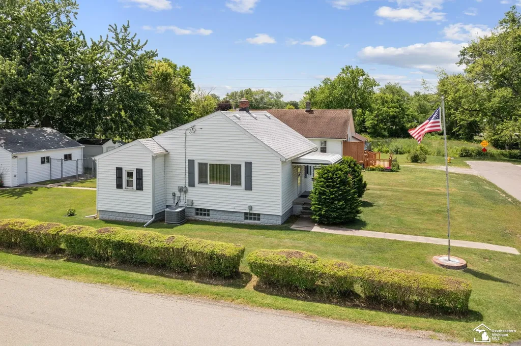 1011 Rambow Drive Monroe Charter Township MI 48161