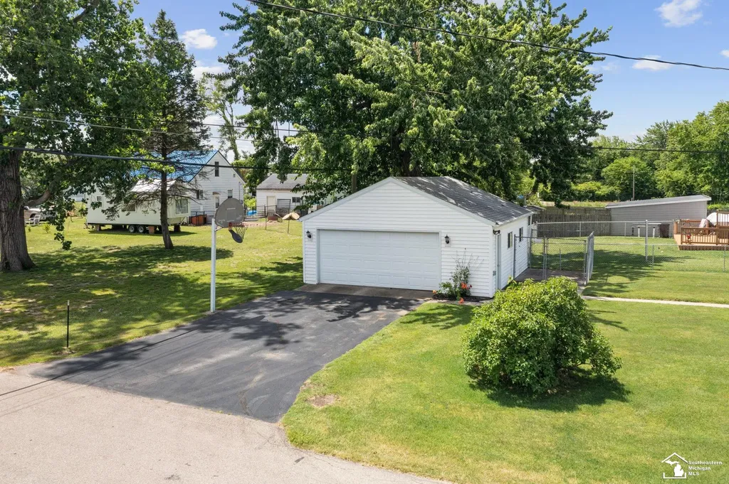 1011 Rambow Drive Monroe Charter Township MI 48161