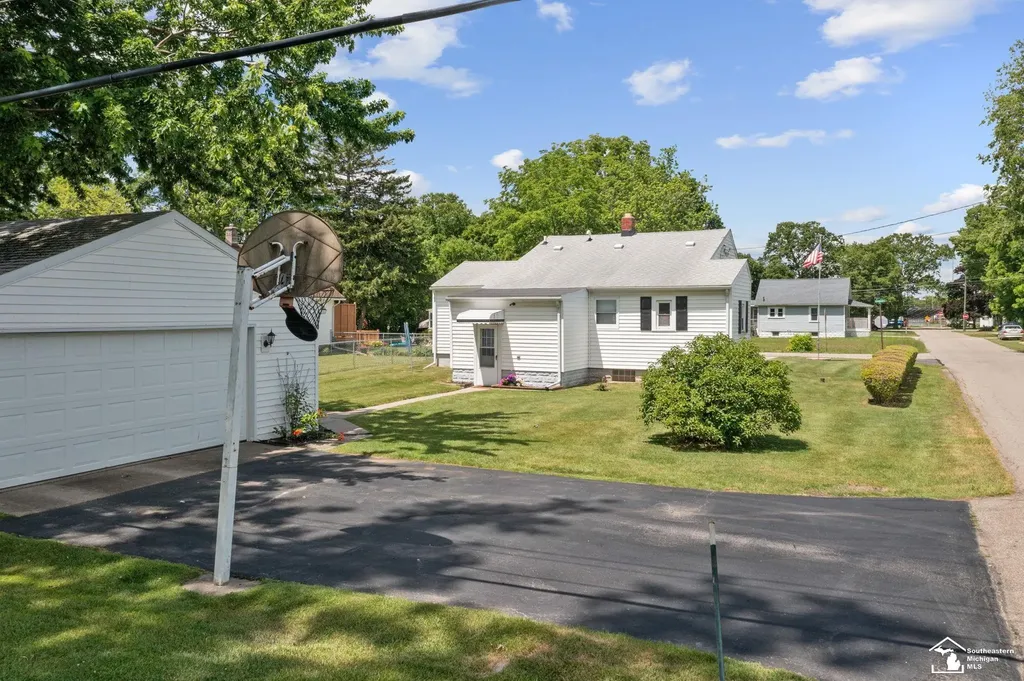 1011 Rambow Drive Monroe Charter Township MI 48161