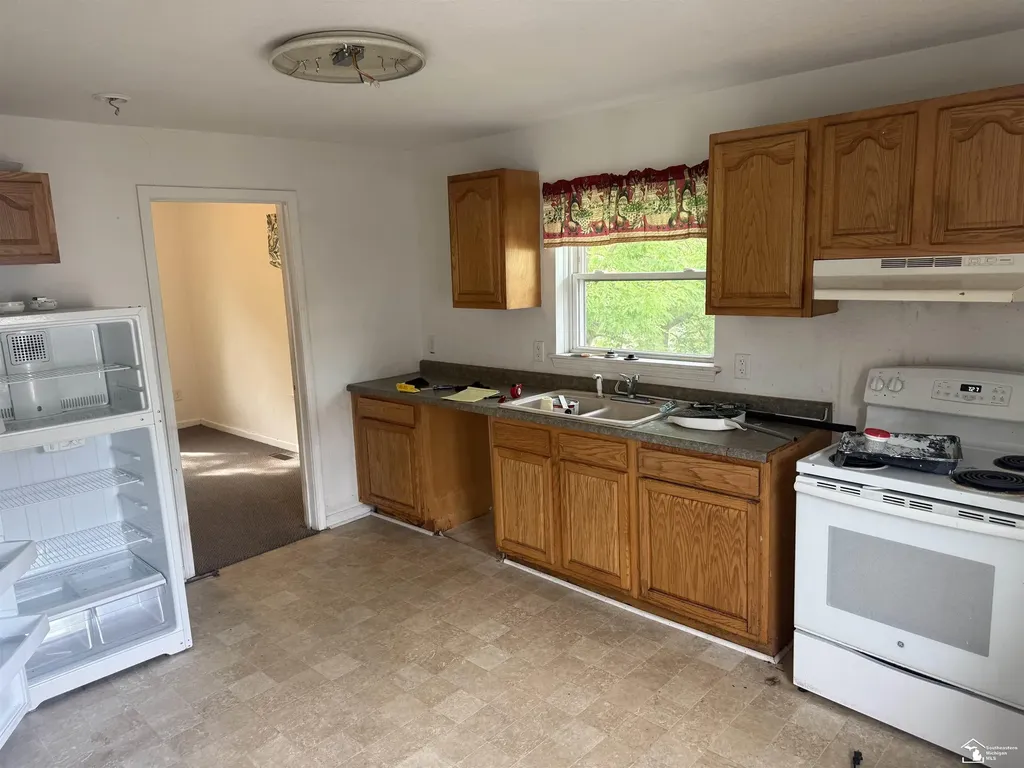 710 E Fourth Road Monroe City MI 48161