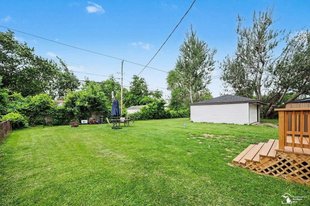 8436 Prospect Avenue Warren City MI 48089