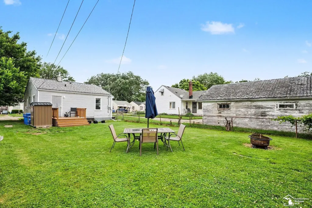 8436 Prospect Avenue Warren City MI 48089